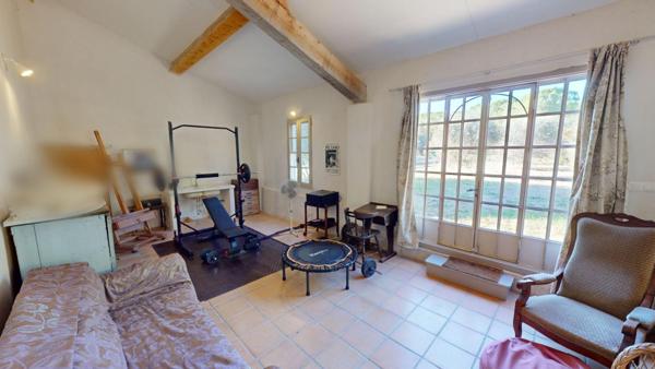 LE MUY: Demeure de prestige en pierre ? Une propriété de caractère au coeur de la Provence varoise