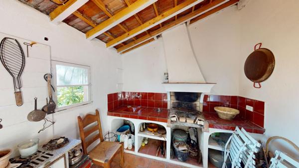 LE MUY: Demeure de prestige en pierre ? Une propriété de caractère au coeur de la Provence varoise