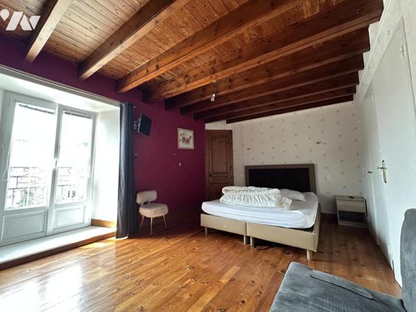 DEUX MAISONS A VASTEVILLE