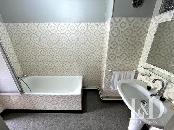 MAISON DE VILLE AVEC STUDIO ET GARAGE - 198 M2