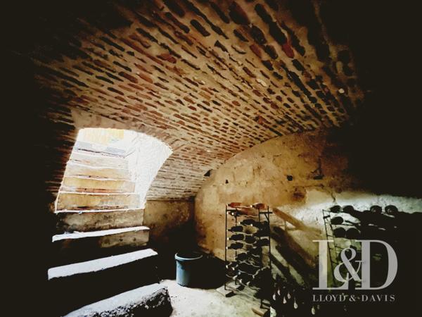 MAISON DE VILLE AVEC STUDIO ET GARAGE - 198 M2