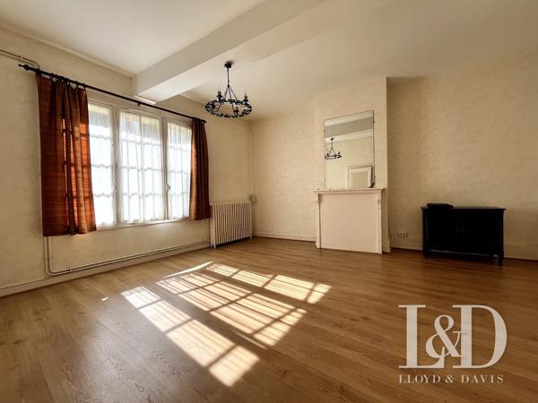 MAISON DE VILLE AVEC STUDIO ET GARAGE - 198 M2