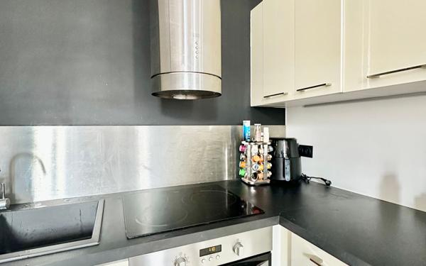 Appartement à vendre    2 pièces • 46 m2 Bordeaux
