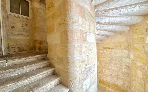 Appartement à vendre    2 pièces • 46 m2 Bordeaux