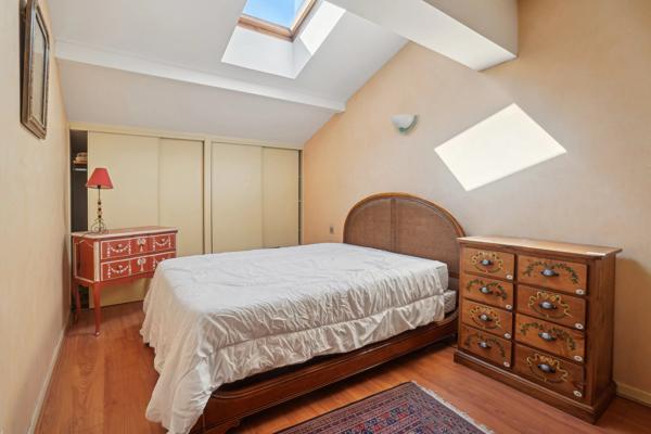 DARDILLY - appartement de 128 m² avec plusieurs terrasses - trois chambres - garage double