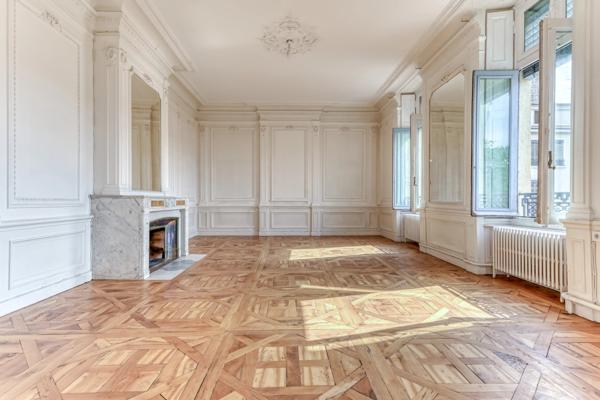Lyon 2 - Appartement bourgeois de 300,02 m² - 5 Chambres