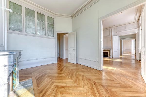 Lyon 2 - Appartement bourgeois de 300,02 m² - 5 Chambres