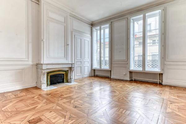 Lyon 2 - Appartement bourgeois de 300,02 m² - 5 Chambres