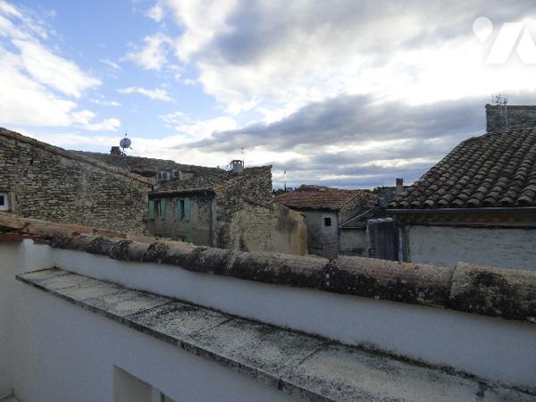 Charmante maison de village sur 3 niveaux avec terrasse en toiture, proche commerces