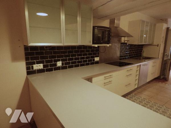 Charmante maison de village sur 3 niveaux avec terrasse en toiture, proche commerces