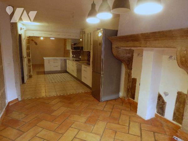 Charmante maison de village sur 3 niveaux avec terrasse en toiture, proche commerces