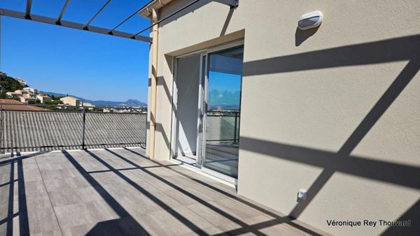Dpt Var (83), à vendre SAINT RAPHAEL appartement T4 de 81,43 m² avec terrasse de 25M², double parking et cave