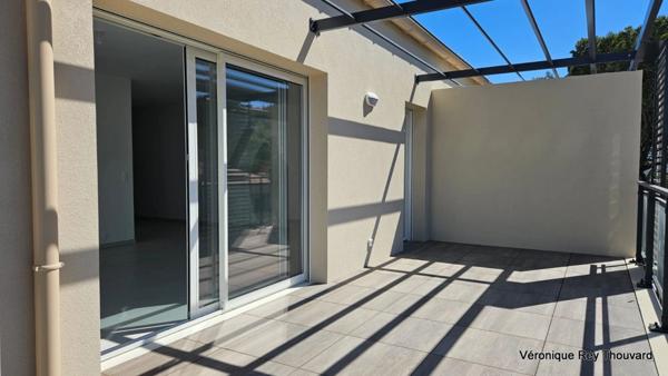 Dpt Var (83), à vendre SAINT RAPHAEL appartement T4 de 81,43 m² avec terrasse de 25M², double parking et cave