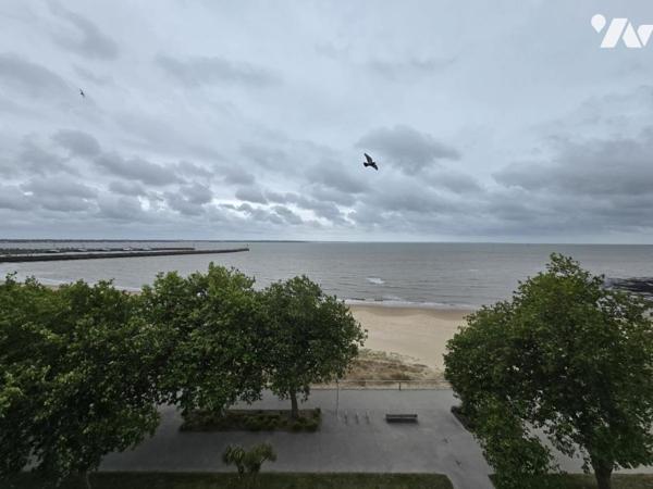SAINT-NAZAIRE FRONT DE MER, duplex de 103m² en dernier étage avec garage, cave et place de parking.