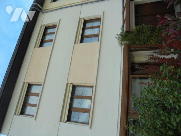 Pavillon offrant un bureau et 4 chambres secteur calme proches écoles et commerce