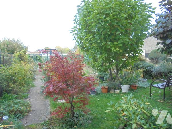 Pavillon offrant un bureau et 4 chambres secteur calme proches écoles et commerce