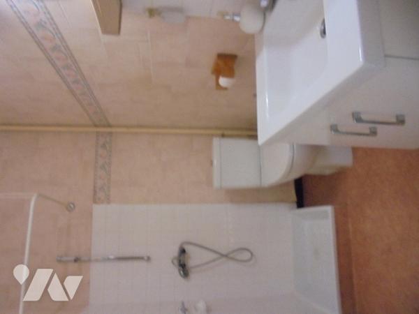 Pavillon offrant un bureau et 4 chambres secteur calme proches écoles et commerce