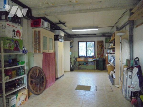 Pavillon offrant un bureau et 4 chambres secteur calme proches écoles et commerce