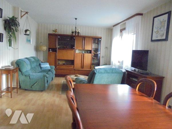 Pavillon offrant un bureau et 4 chambres secteur calme proches écoles et commerce