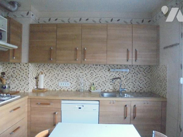 Pavillon offrant un bureau et 4 chambres secteur calme proches écoles et commerce