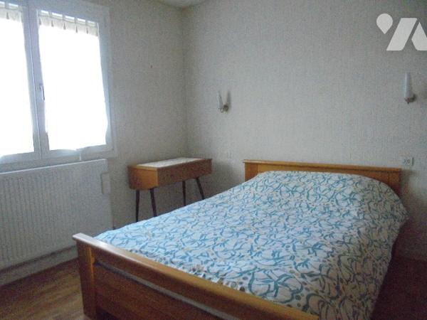 Pavillon offrant un bureau et 4 chambres secteur calme proches écoles et commerce