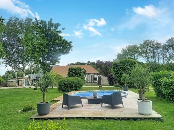 Propriété de 2 maisons indépendantes récemment rénovées, avec un herbage de 6.500 m², et 3 boxes.