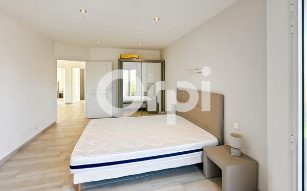 Maison à vendre    5 pièces •  Vallon-Pont-d'Arc