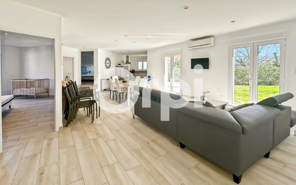 Maison à vendre    5 pièces •  Vallon-Pont-d'Arc