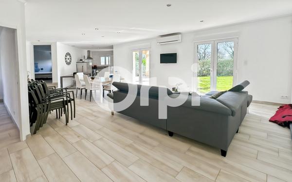 Maison à vendre    5 pièces •  Vallon-Pont-d'Arc