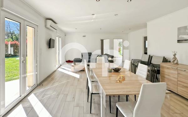 Maison à vendre    5 pièces •  Vallon-Pont-d'Arc