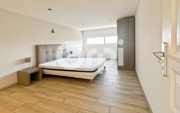 Maison à vendre    5 pièces •  Vallon-Pont-d'Arc