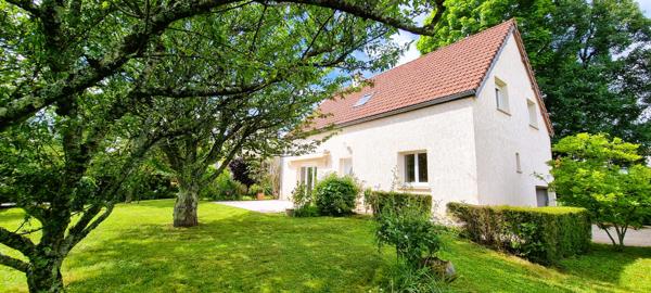 Besançon (25000) Au calme, Maison de 123 m2, 7 Pièces, 4 Chambres, Jardin arboré
