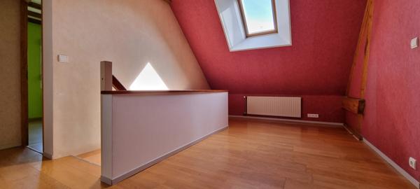 Besançon (25000) Au calme, Maison de 123 m2, 7 Pièces, 4 Chambres, Jardin arboré