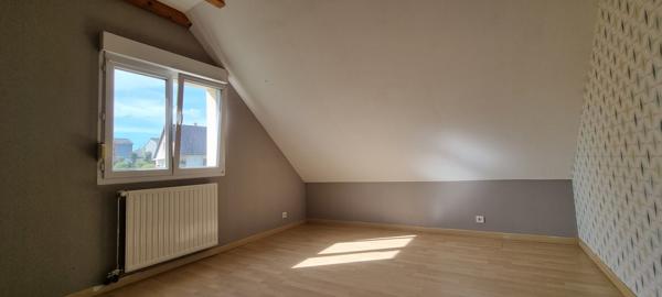 Besançon (25000) Au calme, Maison de 123 m2, 7 Pièces, 4 Chambres, Jardin arboré