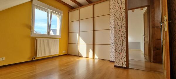 Besançon (25000) Au calme, Maison de 123 m2, 7 Pièces, 4 Chambres, Jardin arboré