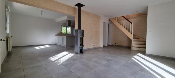 Besançon (25000) Au calme, Maison de 123 m2, 7 Pièces, 4 Chambres, Jardin arboré