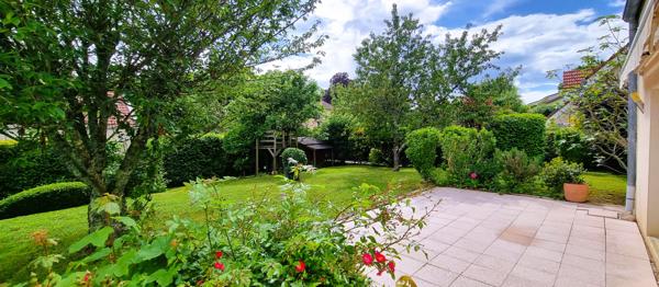 Besançon (25000) Au calme, Maison de 123 m2, 7 Pièces, 4 Chambres, Jardin arboré