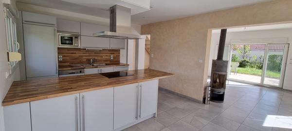 Besançon (25000) Au calme, Maison de 123 m2, 7 Pièces, 4 Chambres, Jardin arboré