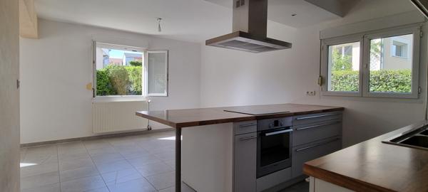 Besançon (25000) Au calme, Maison de 123 m2, 7 Pièces, 4 Chambres, Jardin arboré