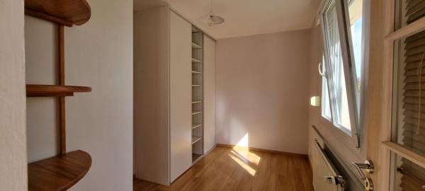 Besançon (25000) Au calme, Maison de 123 m2, 7 Pièces, 4 Chambres, Jardin arboré