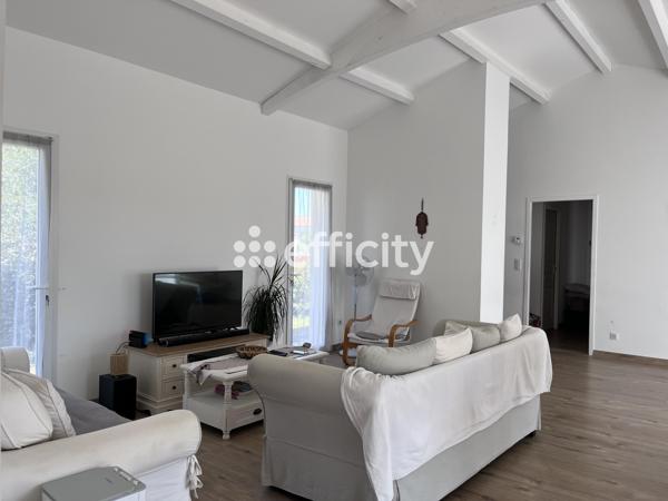 Maison
         6 pièces
        - 124 m² 243 000 € *
