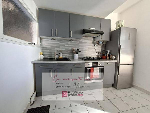 A VENDRE en Exclusivité aux Herbiers, maison de 104 m2 avec 2 chambres (possibilité "3° chambre)  et 1 bureau sur une parcelle de 575 m2