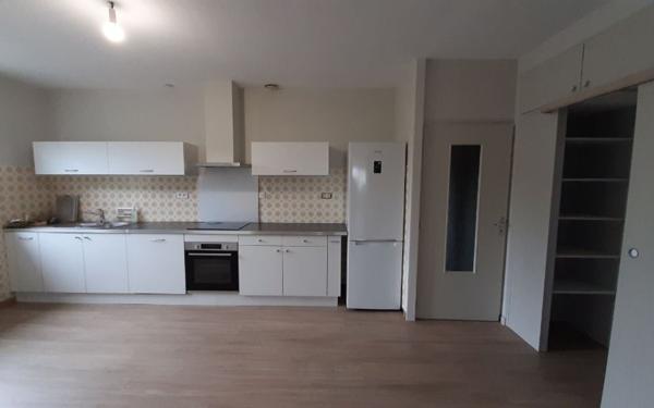 Maison à louer    4 pièces •  Grenade