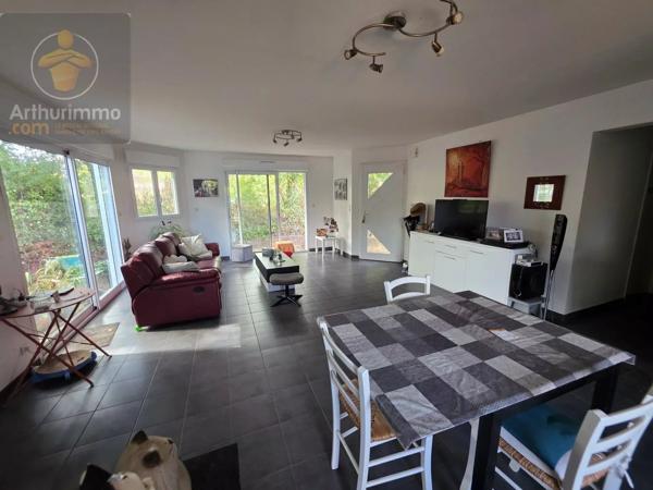 Vente                                                      Maison
                        
                     3 pièces                      96 m2                     à Challans