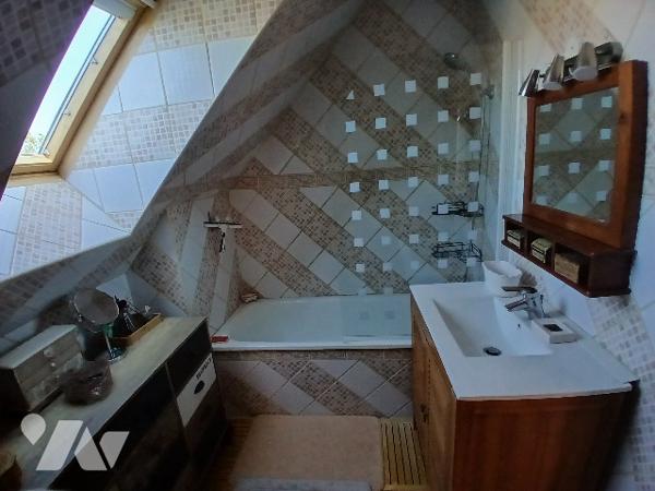 Maison semi individuelle 3 ch environ 80 m² avec jardin, garage et stationnement à SOMAIN