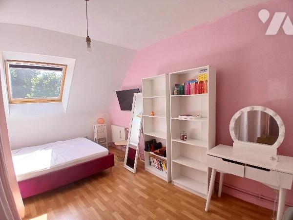 Maison semi individuelle 3 ch environ 80 m² avec jardin, garage et stationnement à SOMAIN