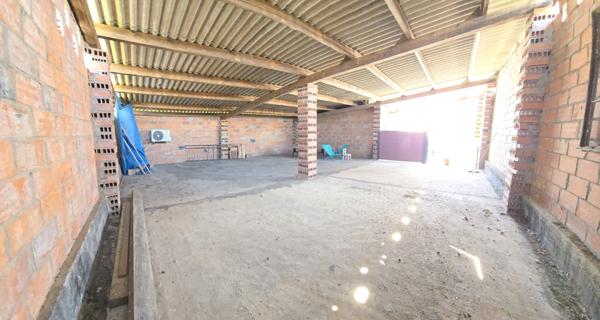 Beaumont-de-Lomagne : maison 113 m², trois chambres + appartement + entrepôt 206 m² + local 62 m², patio, jardin - toute commodités à pied !