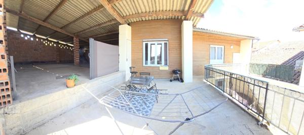 Beaumont-de-Lomagne : maison 113 m², trois chambres + appartement + entrepôt 206 m² + local 62 m², patio, jardin - toute commodités à pied !