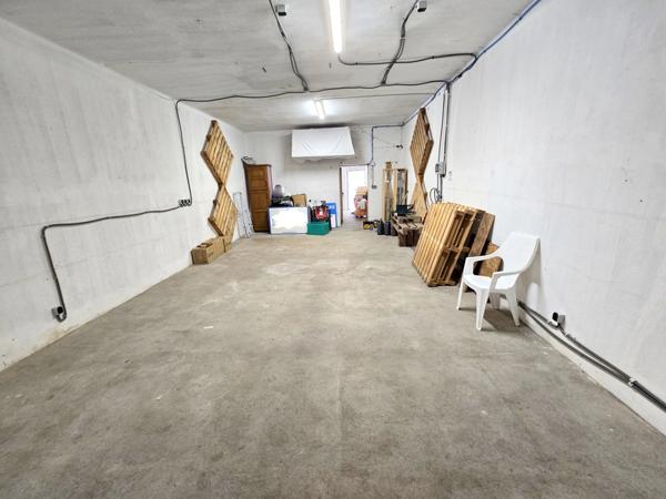 Beaumont-de-Lomagne : maison 113 m², trois chambres + appartement + entrepôt 206 m² + local 62 m², patio, jardin - toute commodités à pied !