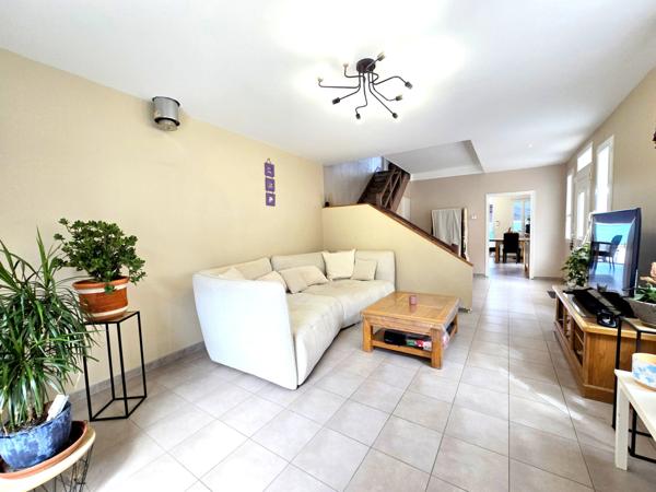 Beaumont-de-Lomagne : maison 113 m², trois chambres + appartement + entrepôt 206 m² + local 62 m², patio, jardin - toute commodités à pied !